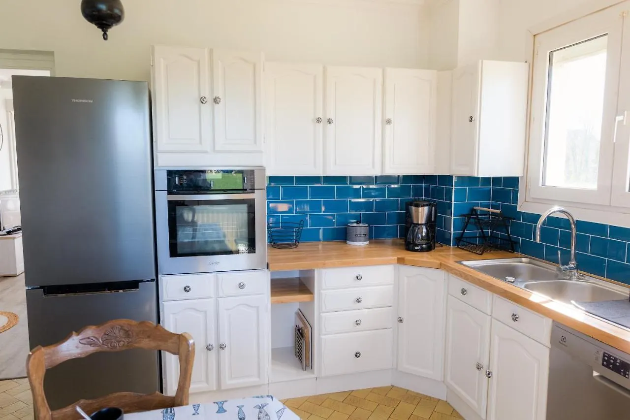Jolie Maison Pour 10 Personnes Avec Jardin Plobannalec-Lesconil