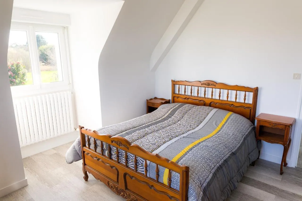 Jolie Maison Pour 10 Personnes Avec Jardin Plobannalec-Lesconil