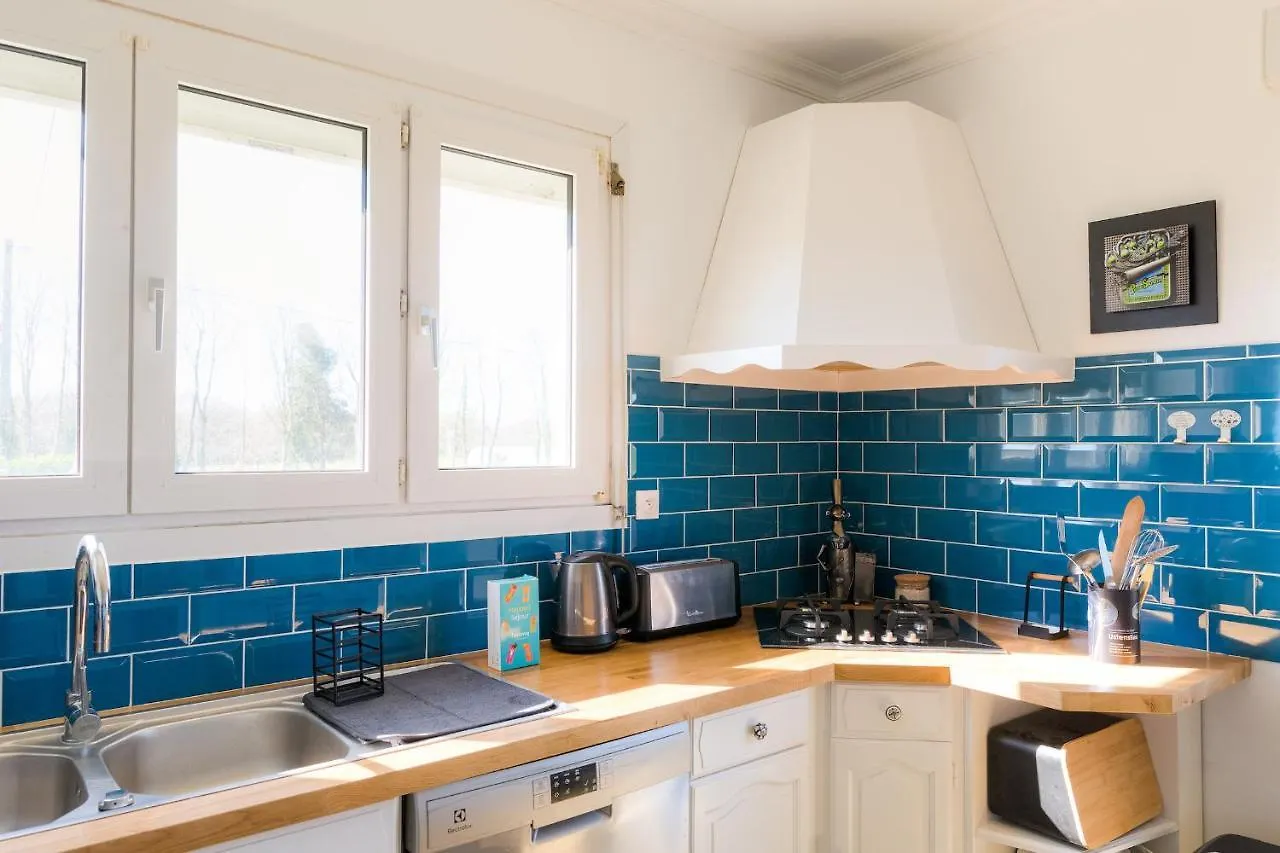 Jolie Maison Pour 10 Personnes Avec Jardin Plobannalec-Lesconil