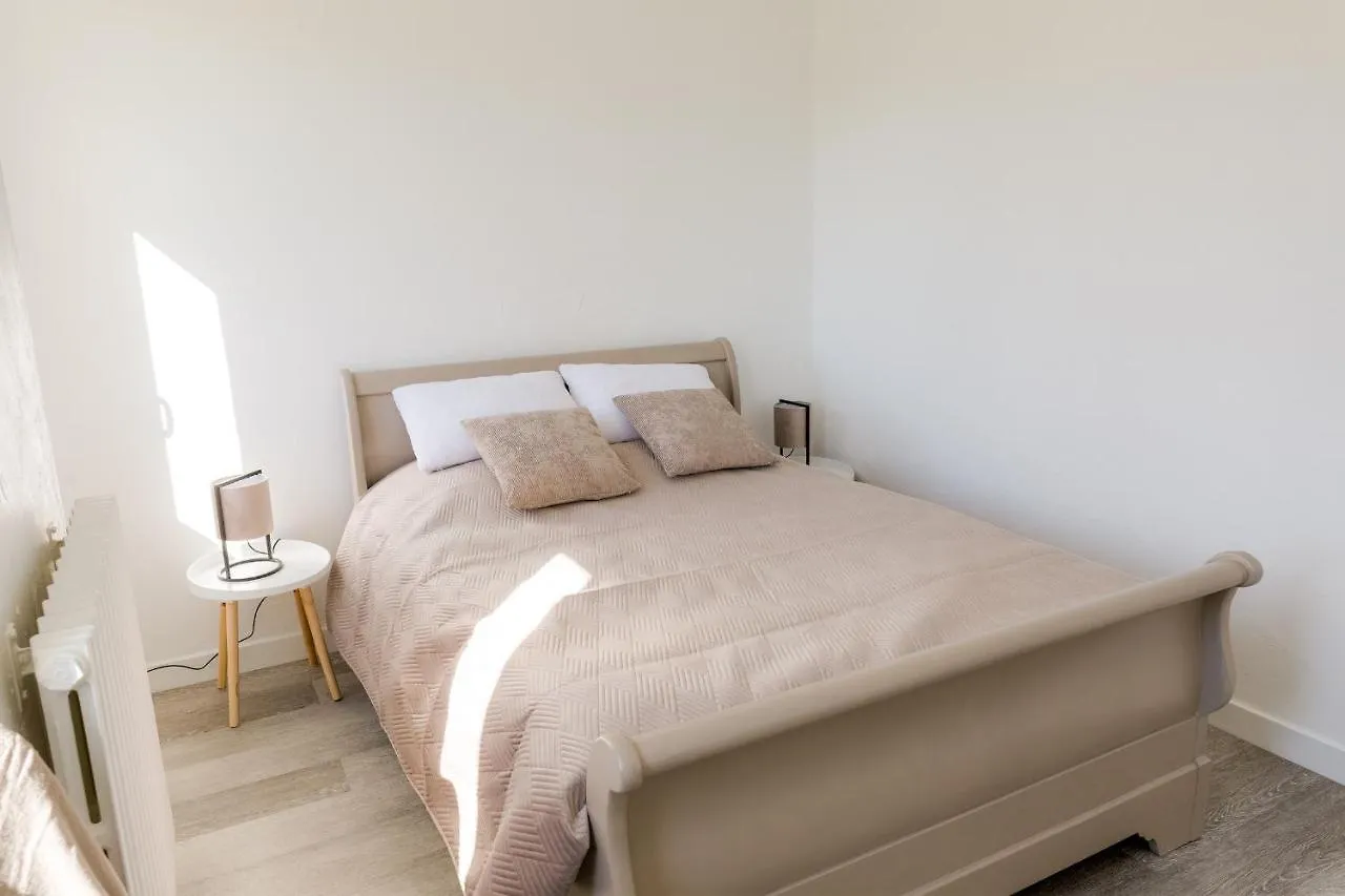 Holiday home Jolie Maison Pour 10 Personnes Avec Jardin Plobannalec-Lesconil