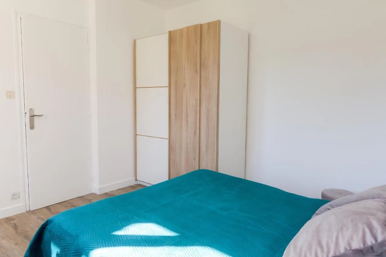 Jolie Maison Pour 10 Personnes Avec Jardin Plobannalec-Lesconil