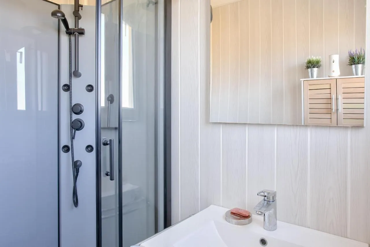 Jolie Maison Pour 10 Personnes Avec Jardin Plobannalec-Lesconil France